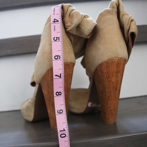 Funky and stylish suede pumps - Picture 3 of 3